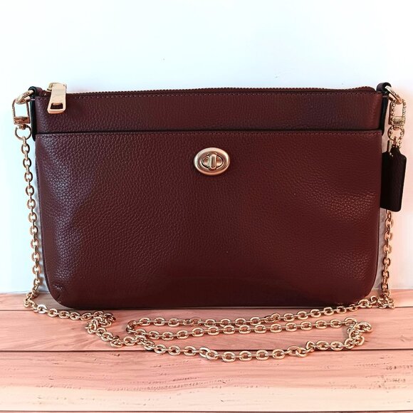 💥COACH Beautiful Burgundy Leather Crossbody Clutch Bag w/ Gold Chain - Like New - Picture 1 of 9